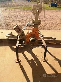 Giardino pompa. Potatrice