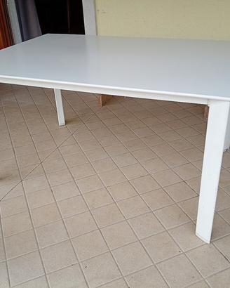 Tavolo e sedie da giardino in plastica pesante 