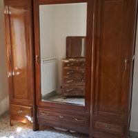armadio guardarob in legno con cassetti e specchio