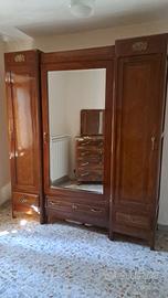 armadio guardarob in legno con cassetti e specchio