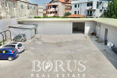 Capannone uso deposito con spazio esterno