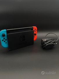 Nintendo Switch Console con Caricatore e Dock TV