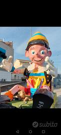 Carro mascherato di pinocchio
