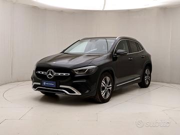 MERCEDES GLA (H247) - GLA 200 d Automatic