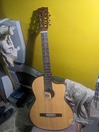 chitarra classica elettrificata -Kala