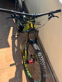 Enduro modello devinci sprtn