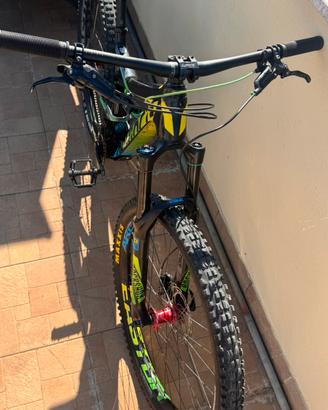Enduro modello devinci sprtn