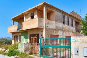 Caucana - Palazzetto allo stato rustico.