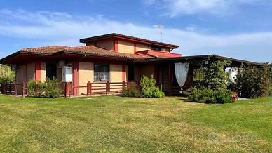 Villa di 205 m² con più di 5 locali e box auto dop