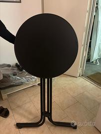 Due tavoli alti da bar