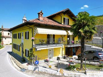 Villa di 330 m² con più di 5 locali e box auto a C
