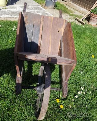 Carriola legno ornamentale ristrutturata