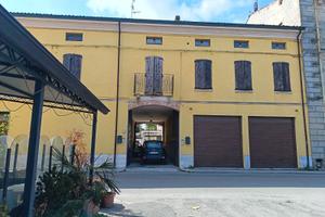casa padronale in centro a roccabianca