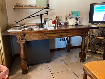 Scrivania di antiquariato grande