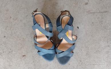tacchi da donna blu.