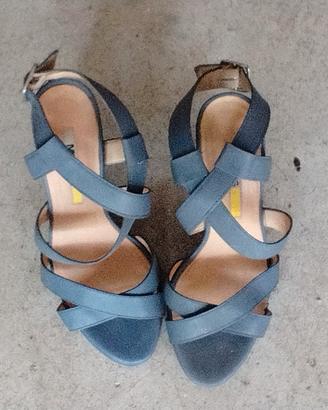 tacchi da donna blu.