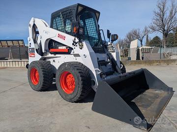 Minipala Bobcat S300 high flow con cabina chiusa