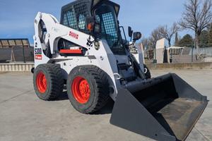 Minipala Bobcat S300 high flow con cabina chiusa