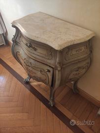 Comodino bombato Veneziano con piano in marmo