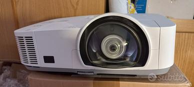 Proiettore Nec grandangolare ottica corta HDMI
