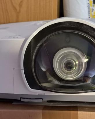 Proiettore Nec grandangolare ottica corta HDMI