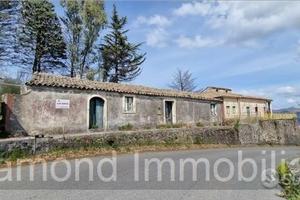 Terreno 17.000mq con fabbricato a Linguaglossa