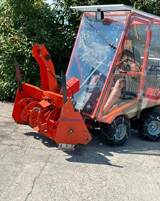 T41 Tagliaerba trattorino Husqvarna con fresa da n