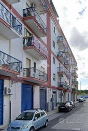 3 LOCALI A TRANI
