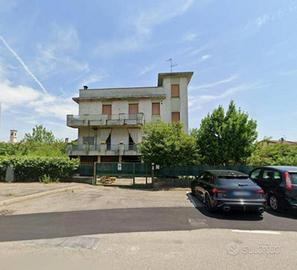 Immobile in asta di 232 m² con 5 locali e box auto