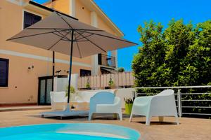 Villa con piscina privata ad uso esclusivo