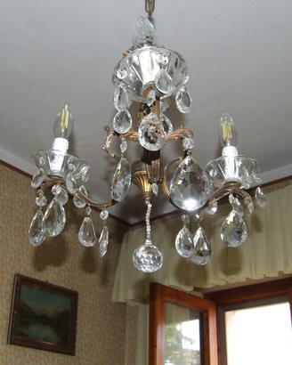 Piccolo lampadario vintage con cristalli a goccia