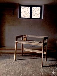 scrivania in legno 