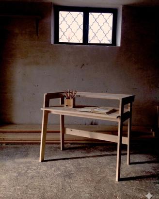 scrivania in legno 