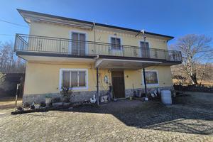 Casa indipendente da 317mq con terreno Nusco (AV)