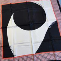GIVENCHY Sciarpa Foulard Nuova Seta 90cm - 415€
