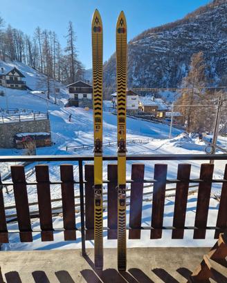 Sci d’epoca Völkl Renn Tiger anni ’70 – Carbon-Fas