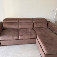 DIVANO NUOVO E MAI UTILIZZATO CON PENISOLA