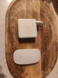 magic mouse e alimentatore apple