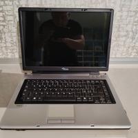Fujitsu Amilo M1450G per ricambi o riparazione