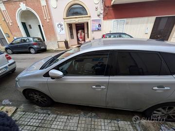 TOYOTA AURIS 1.4 D-4D Lounge