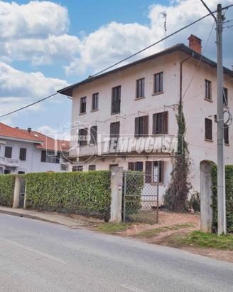 VILLA DA RISTRUTTURARE LIBERA SU 4 LATI CON 2000mq