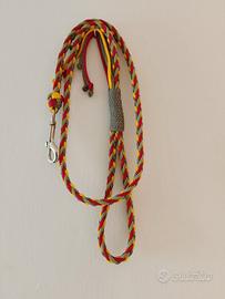 Guinzaglio intrecciato a mano in paracord