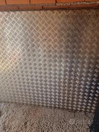 Lamiere in alluminio mandorlate.