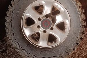 Pneumatici Bf Goodrich completi di cerchi in lega