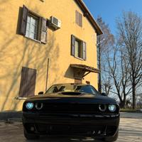 Dodge Challenger 5.7 V8 HEMI con cambio manuale