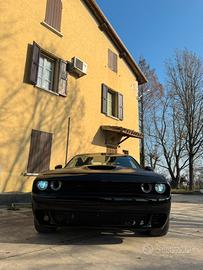 Dodge Challenger 5.7 V8 HEMI con cambio manuale