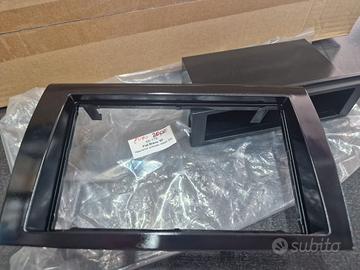 Mascherina per autoradio