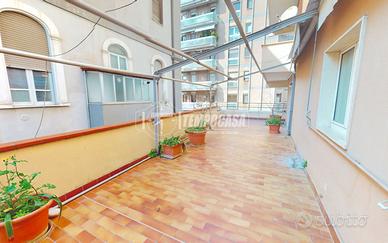 Appartamento con ampio terrazzo in pieno centro
