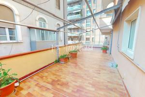 Appartamento con ampio terrazzo in pieno centro