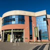 Locale Commerciale con ampie vetrate